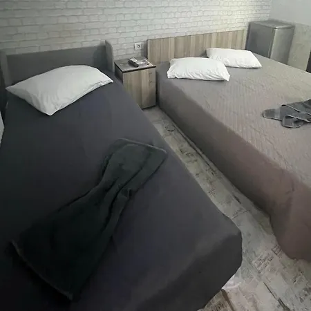 בית הארחה Academia Navala House 3*