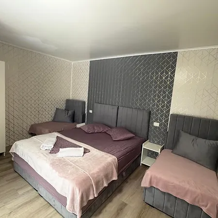 Academia Navala House בית הארחה 3*