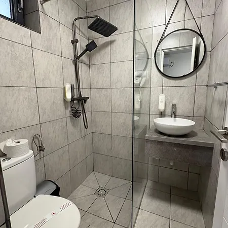 Academia Navala House בית הארחה 3*